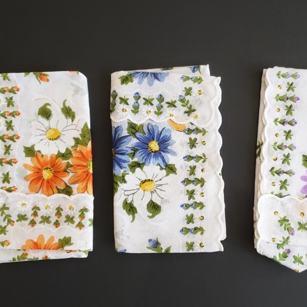 Ladies VTG Daffodil Cotton Hankie Handkerchief 12 x 12in